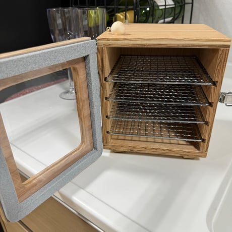 部屋で燻製が楽しめる”スモークキューブ”