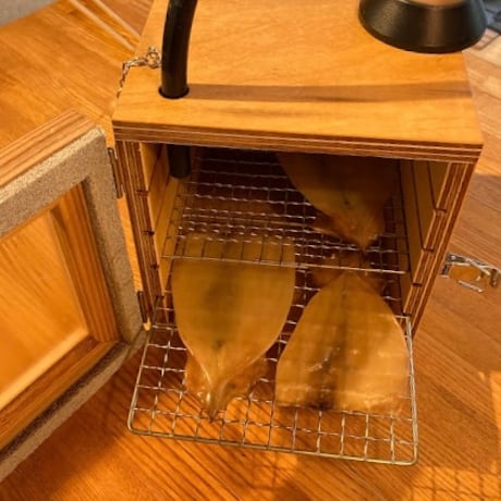 部屋で燻製が楽しめる”スモークキューブ”