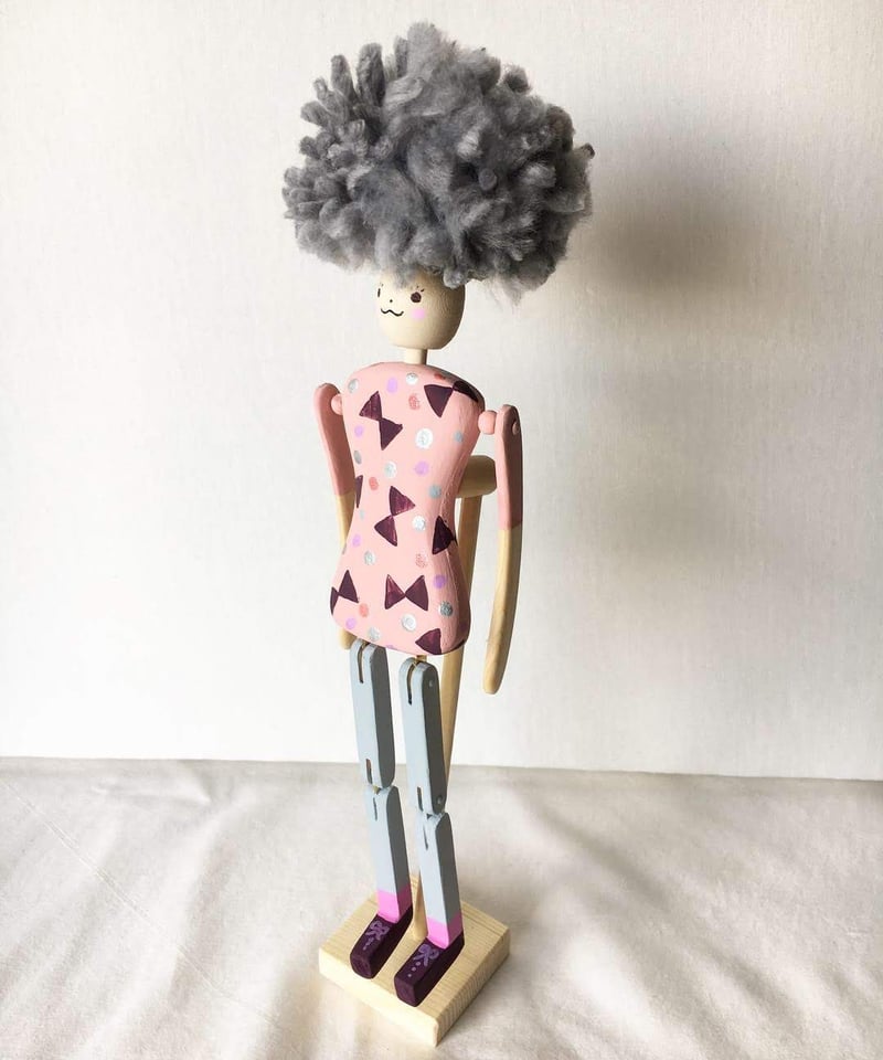 【現品限り】踊る人形リンバージャック 馬 現品限り】踊る人形リンバージャック 馬 JRA競走に勝ったセール出身馬