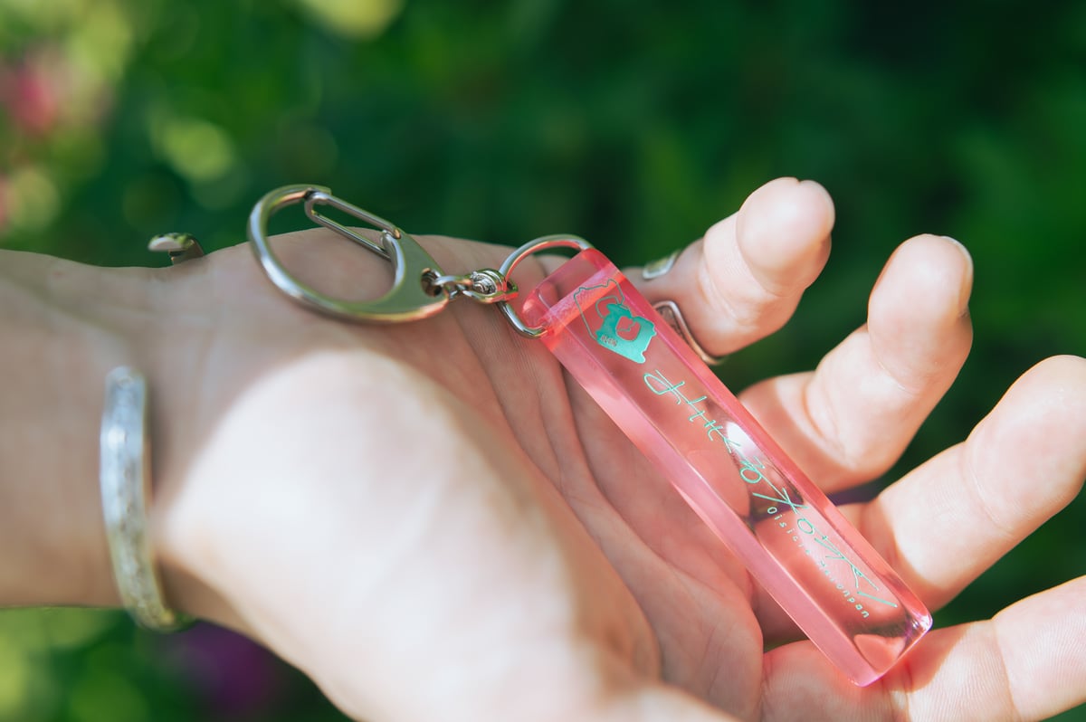 ロゴホテルキーホルダー (ピンク) | おいしくるメロンパン Online Shop