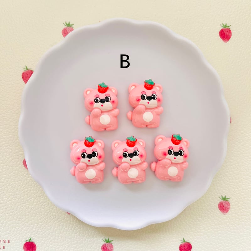 ハンドメイド♡♡くまちゃんいちごポニー ピンク① 4個】ピンクくまちゃんといちご／デコパーツ【7種】 | appia_pu