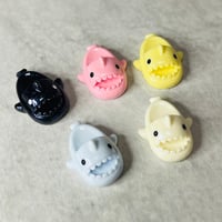 【1個】サメのミニクロックス／デコパーツ【5色】