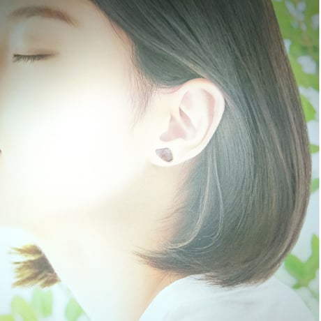 クンツァイトのピアス