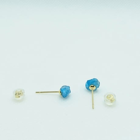 ブルーアパタイト原石ピアス