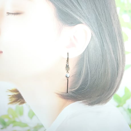 ハウライトとフローライトのピアス