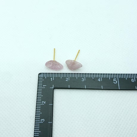 クンツァイトのピアス