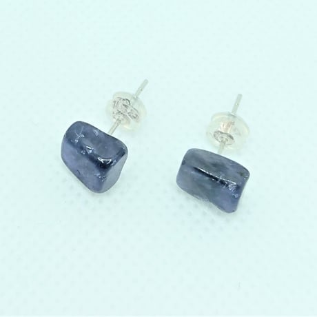 タンザナイトのラフ原石ピアス【オンリーワン】