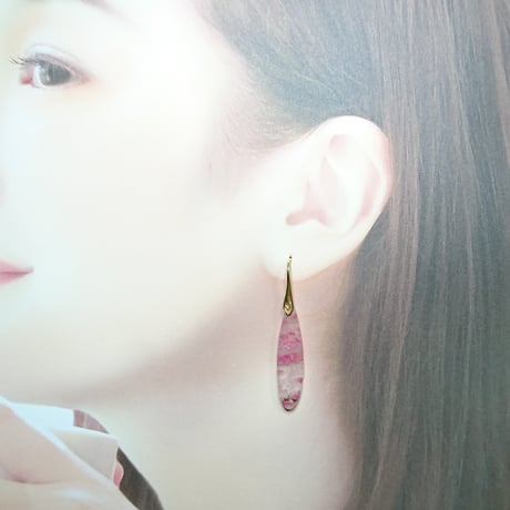 ピンクロードナイトのピアス
