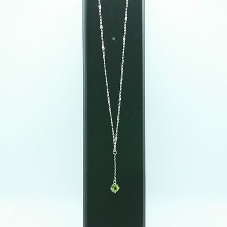 ペリドットのネックレス【サージカルステンレス使用】