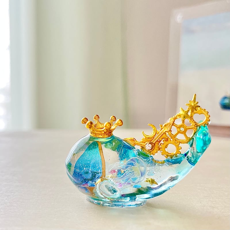 潤う手乗りクジラ〜時を刻むクラゲと青の雫世界〜 | irohaya.