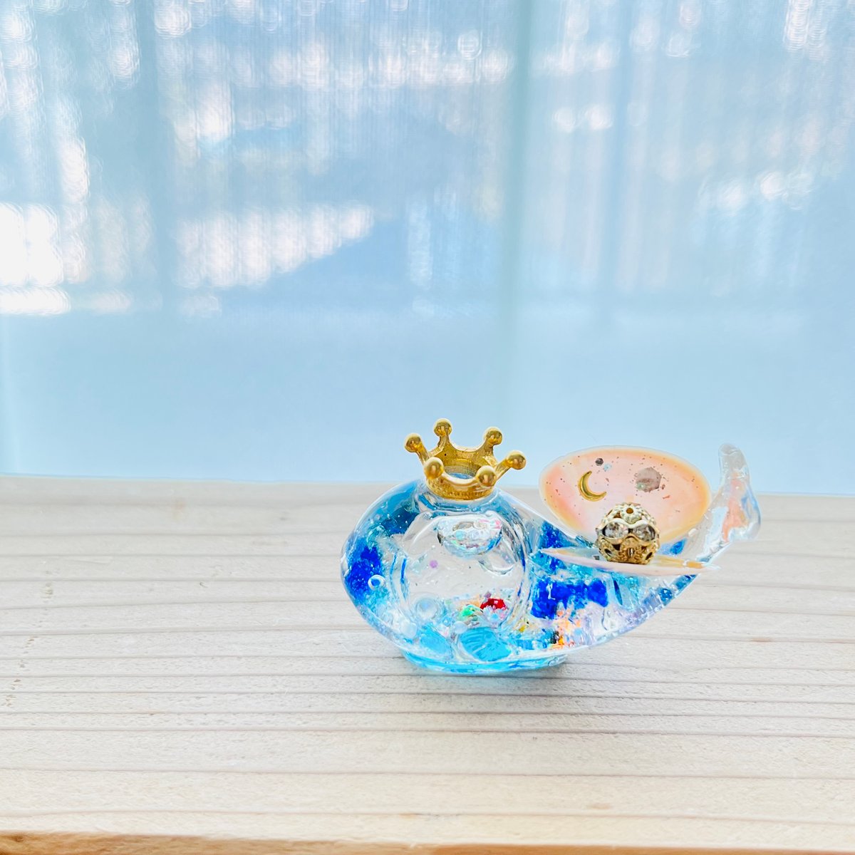 ❤️買い得　✳ 3kg 超綺麗　琉璃　手作り　可愛い　ほら貝形　芸術品　Ｂ 潤う手乗り桜貝クジラ〜琉球の彩 スノードーム〜 | irohaya.