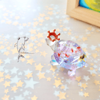 潤う手乗りホヌさん〜輝く星座と赤とんぼ〜