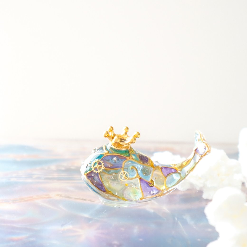 ステンドグラス風手乗りクジラ〜光の標本〜 | irohaya.