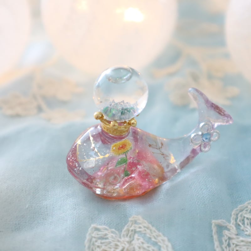 潤う手乗りクジラ【スノードーム】〜空と星座と一輪の向日葵品
