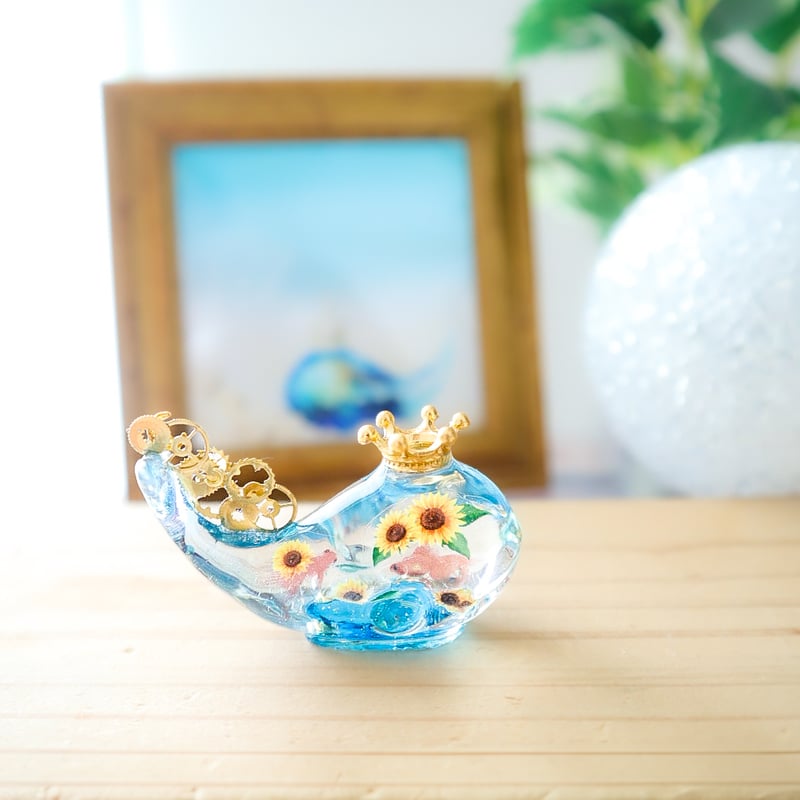 潤う手乗りクジラ〜金魚が住む水のひまわり畑〜 | irohaya.