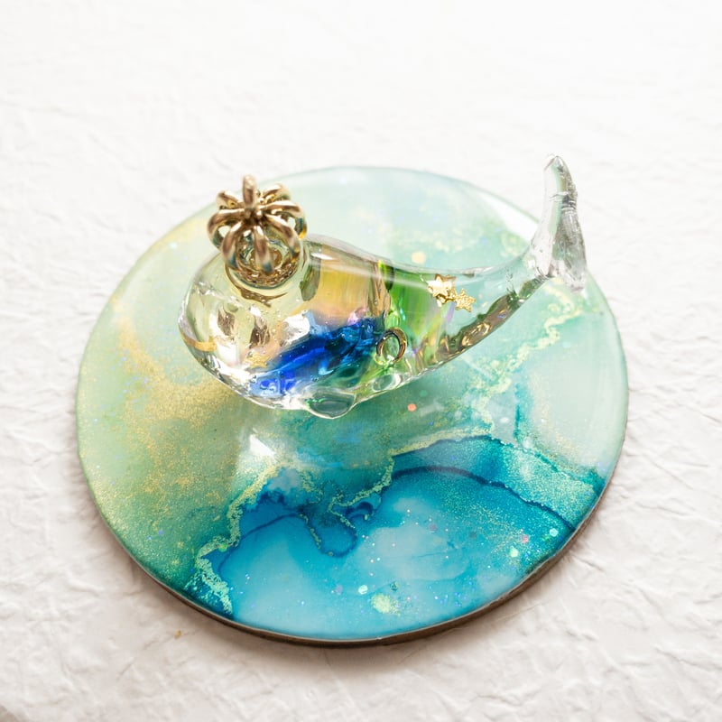 潤う手乗りクジラ～琉球の星空オーロラクジラ～ | irohaya.