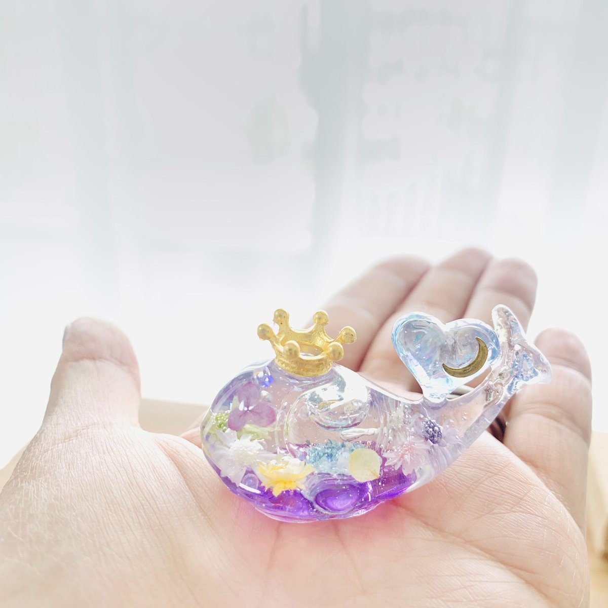 潤う手乗りクジラ〜ハートを乗せたスノードーム紫陽花クジラ〜 | irohaya.