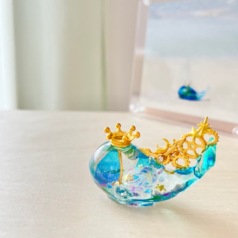 潤う手乗りクジラ〜時を刻むクラゲと青の雫世界〜 | irohaya.