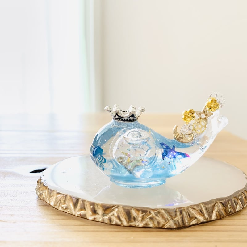 潤う手乗りクジラ〜シャチと海月の秘密基地 スノードーム〜 | irohaya.