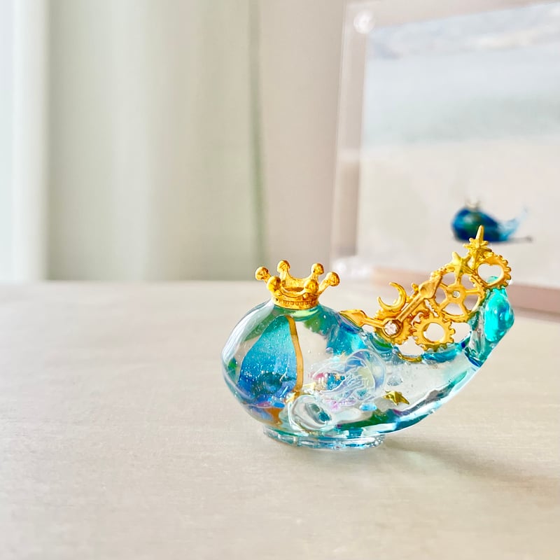 潤う手乗りクジラ〜時を刻むクラゲと青の雫世界〜 | irohaya.