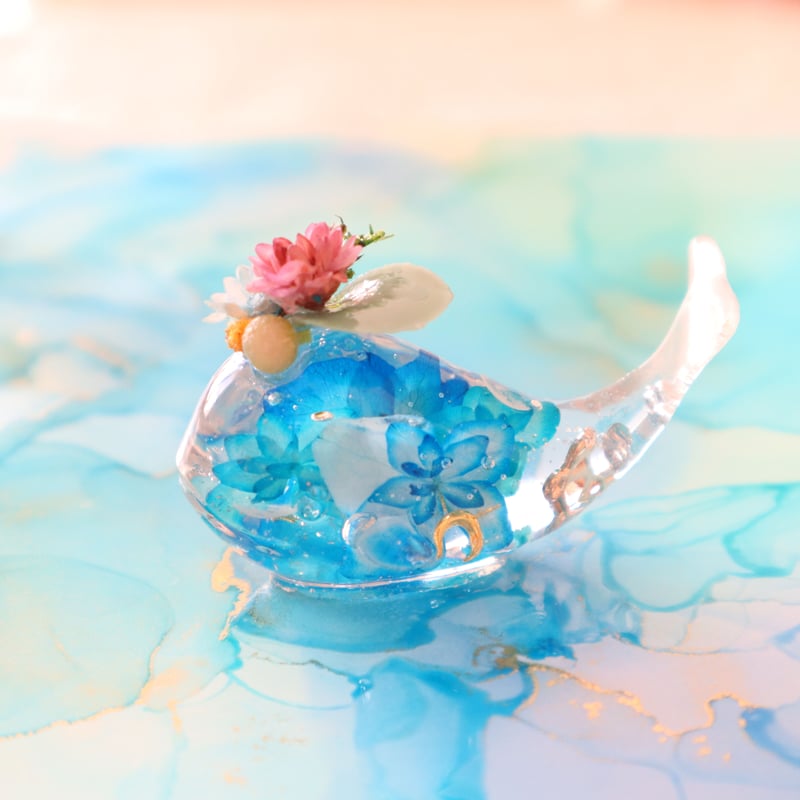 潤うお花の手乗りクジラ〜星形紫陽花の青の世界〜 | irohaya.