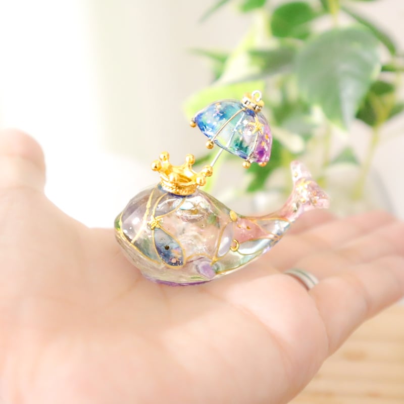 潤うステンドグラス風手乗りクジラ】〜星降るパラソル（スノードーム