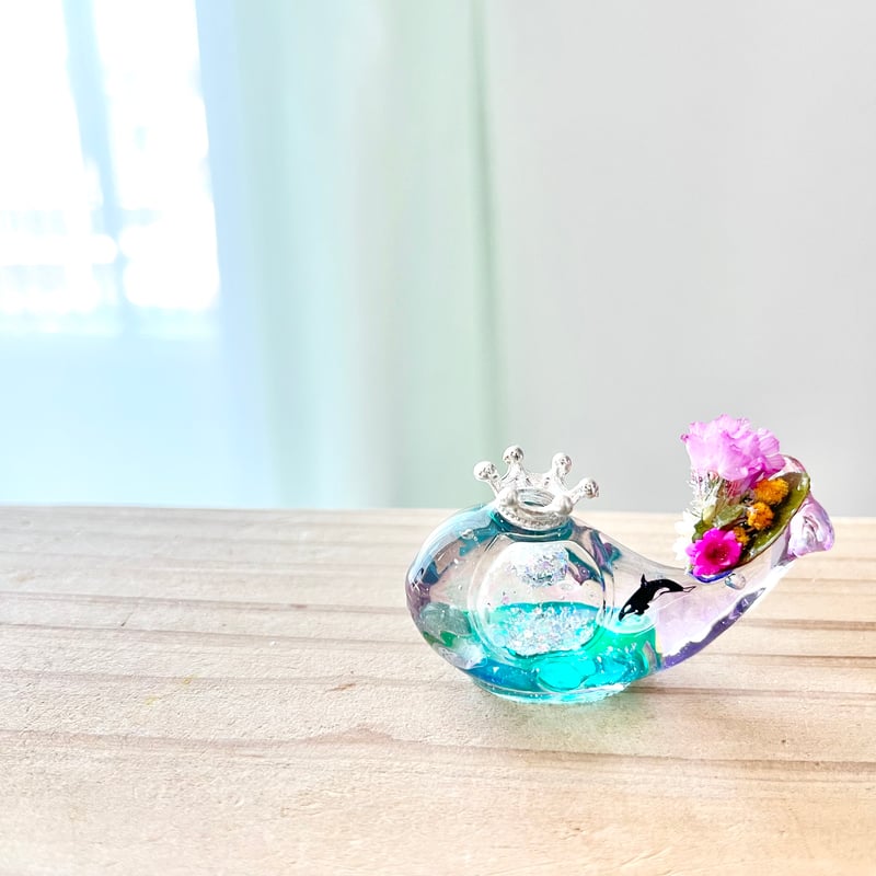 潤う手乗りクジラ〜春の海に煌めくのスノードーム〜 | irohaya.