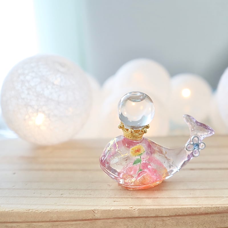 潤う手乗りクジラ【スノードーム】〜空と星座と一輪の向日葵品