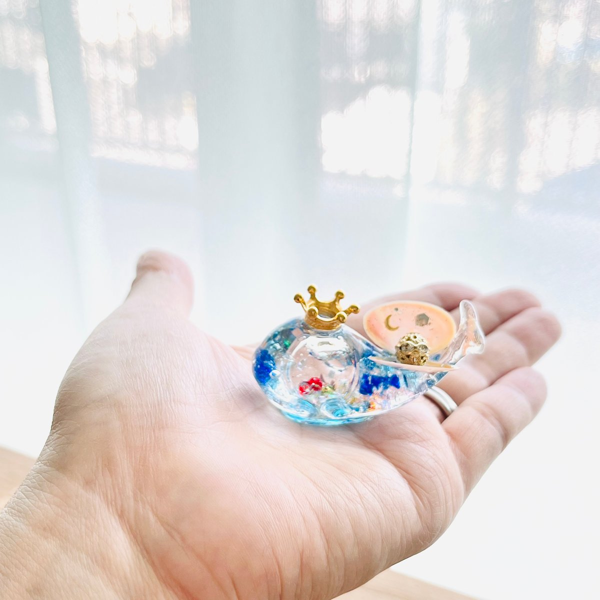 潤う手乗り桜貝クジラ〜琉球の彩 スノードーム〜 | irohaya.