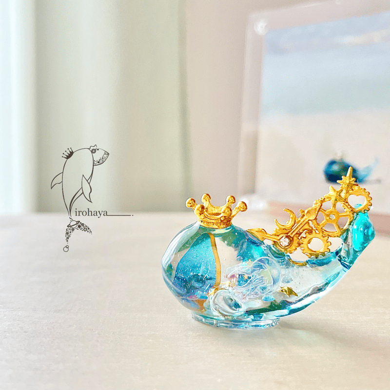 潤う手乗りクジラ〜時を刻むクラゲと青の雫世界〜 | irohaya.