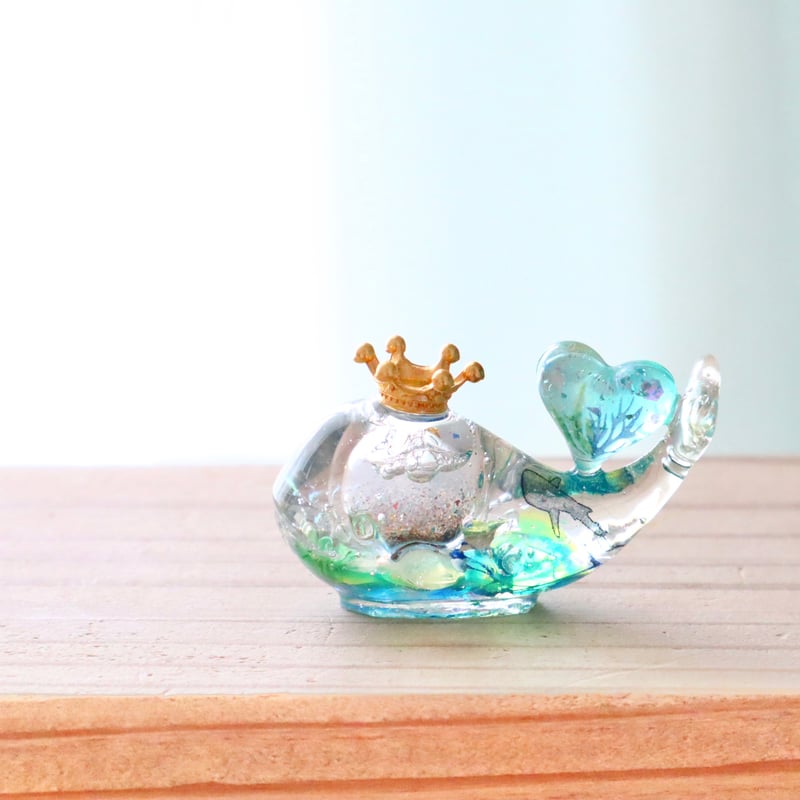 潤う手乗りクジラ〜海の中で煌めくスノードーム〜 | irohaya.