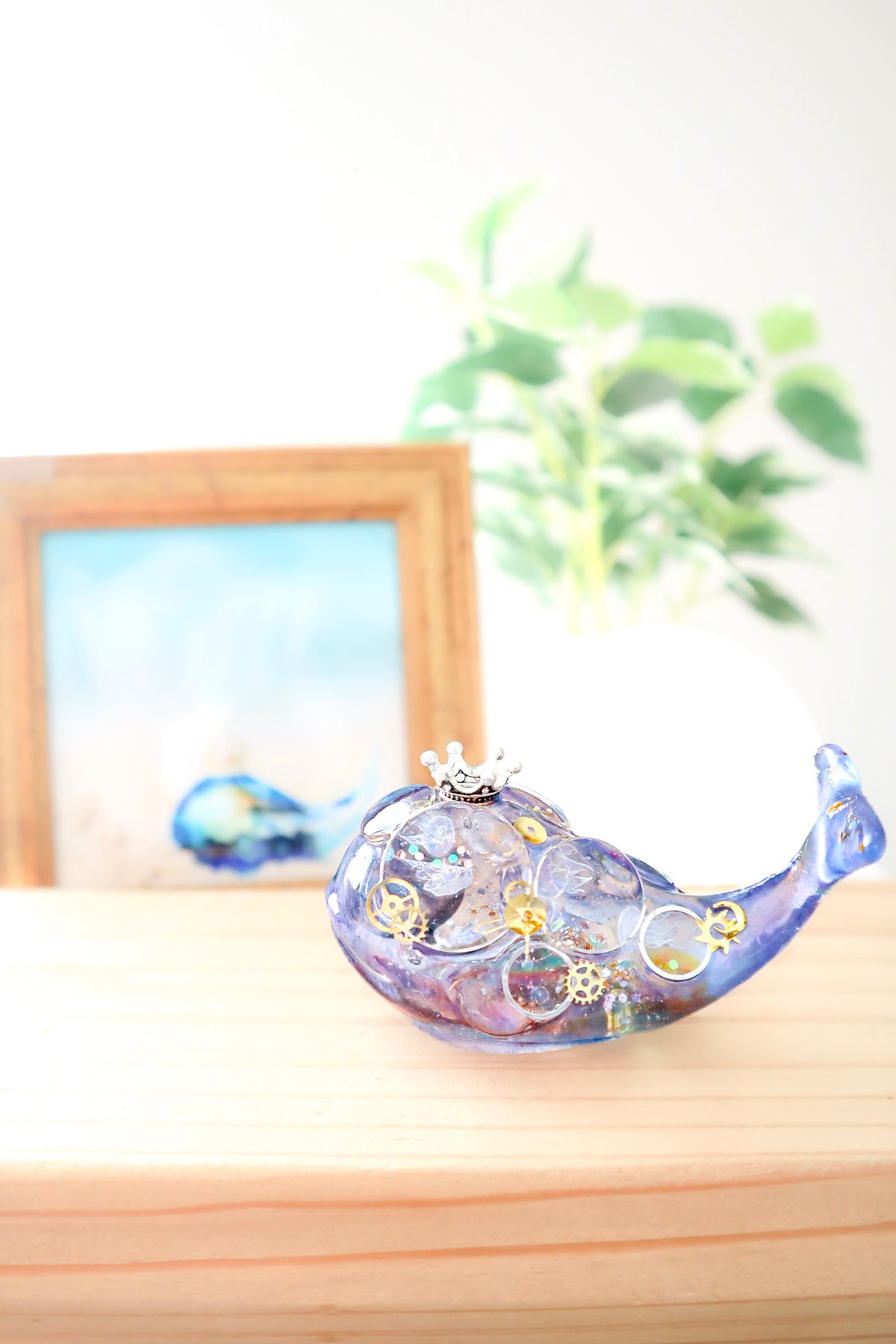 手のひらクジラ】潤う潜水艦クジラ〜宇宙を泳ぐクラゲの世界〜 | irohaya.