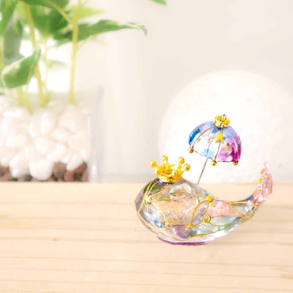 潤うステンドグラス風手乗りクジラ】〜星降るパラソル（スノードーム