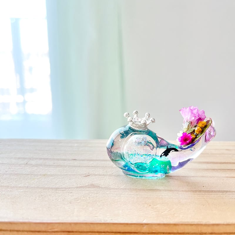 潤う手乗りクジラ〜春の海に煌めくのスノードーム〜 | irohaya.