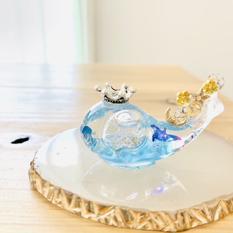 潤う手乗りクジラ〜シャチと海月の秘密基地 スノードーム〜 | irohaya.