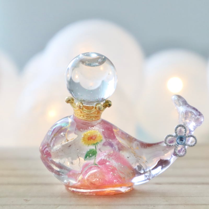 潤う手乗りクジラ【スノードーム】〜空と星座と一輪の向日葵品