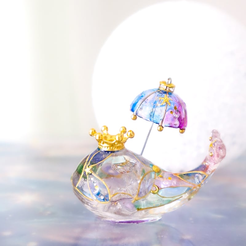 潤うステンドグラス風手乗りクジラ】〜星降るパラソル（スノードーム