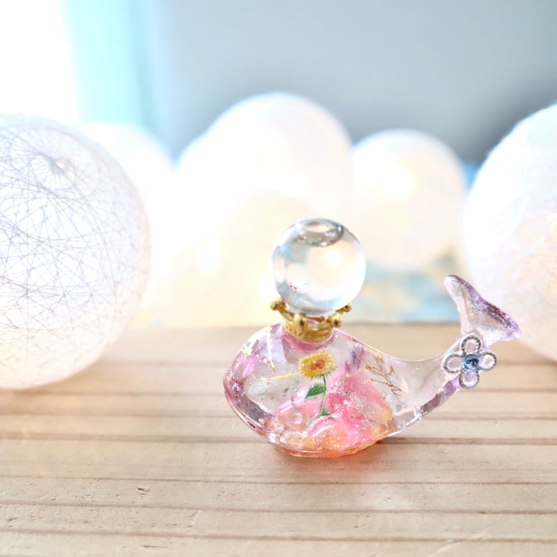 潤う手乗りクジラ【スノードーム】〜空と星座と一輪の向日葵品