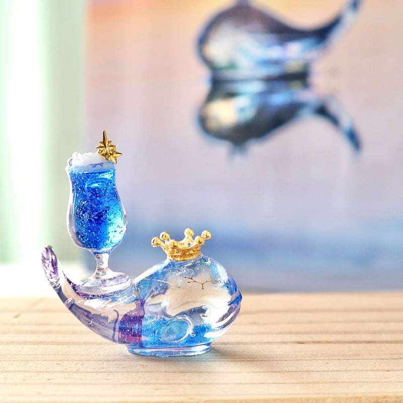 潤う手乗りクジラ【夢見るクリームソーダ】〜星の国に住む猫の暮らし