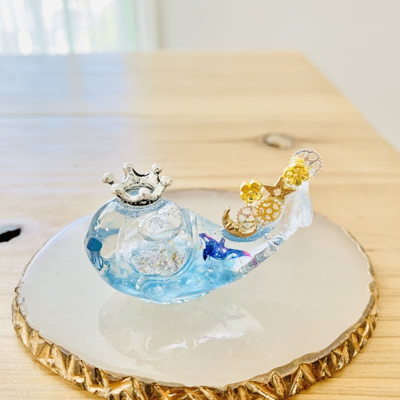 潤う手乗りクジラ〜シャチと海月の秘密基地 スノードーム〜 | irohaya.