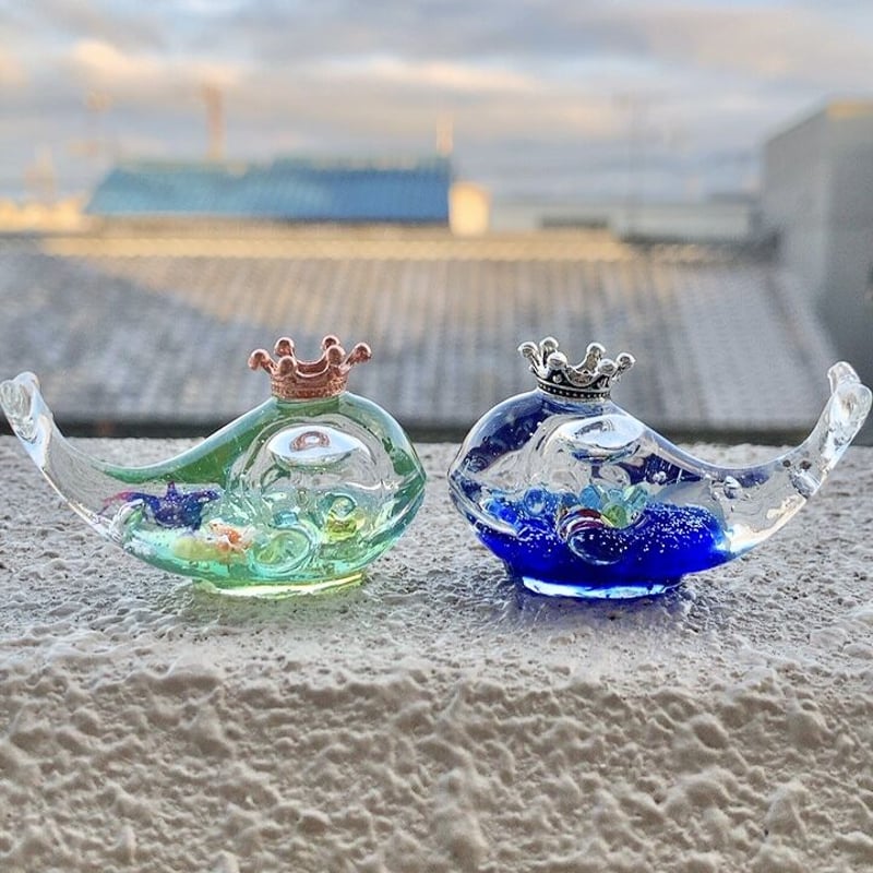 潤う手乗りクジラ〜海に潜む彩られたスノードームの世界II〜 | irohaya.