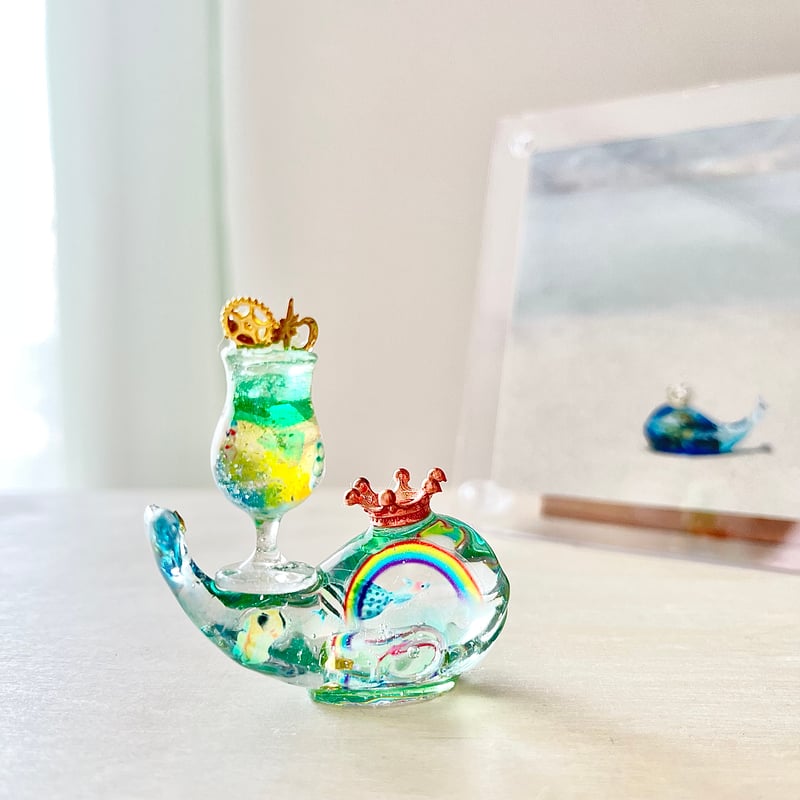 潤う手乗りクジラ【夢見るクリームソーダ】〜弧を描く虹の水族館