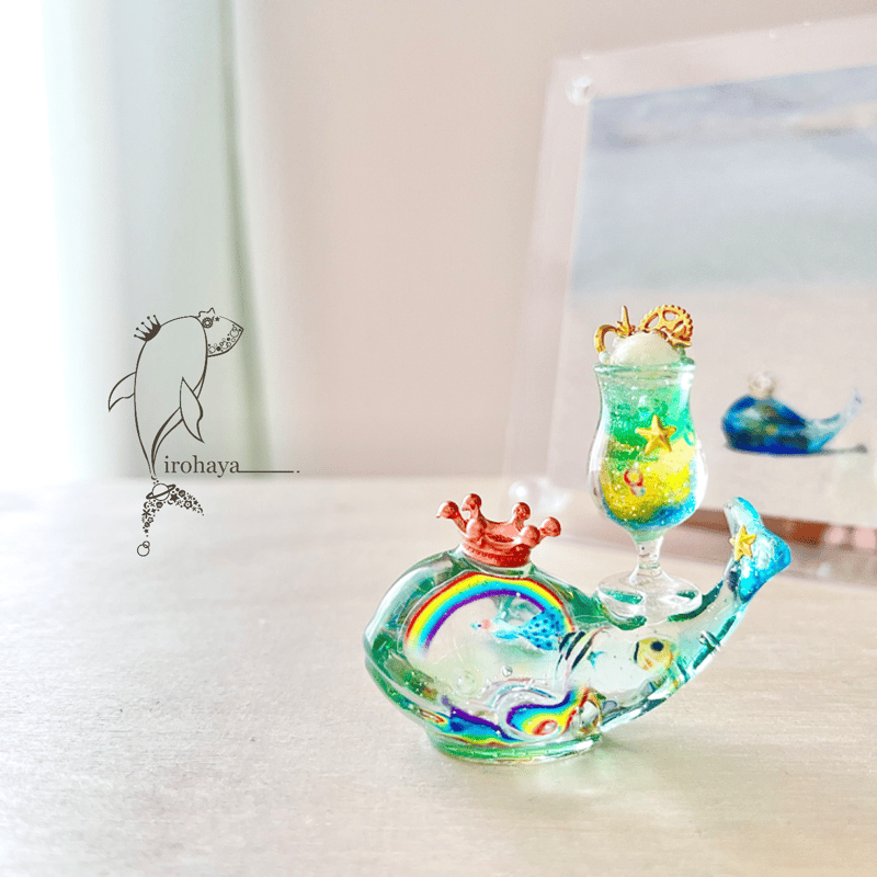 潤う手乗りクジラ【夢見るクリームソーダ】〜弧を描く虹の水族館