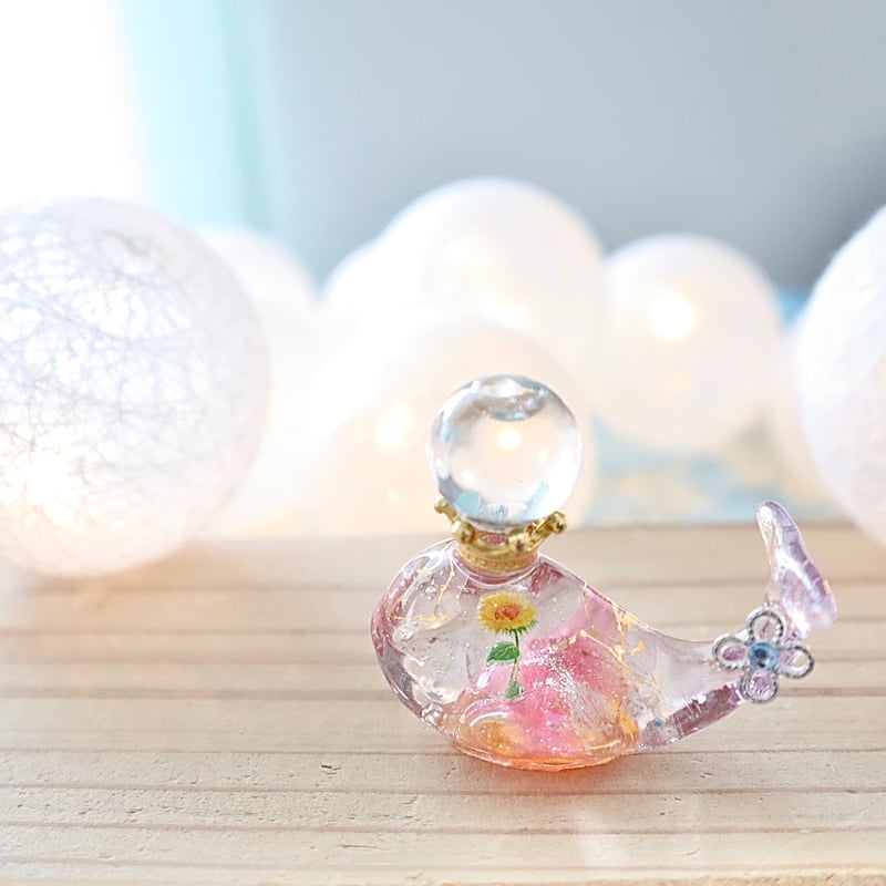 潤う手乗りクジラ【スノードーム】〜空と星座と一輪の向日葵品