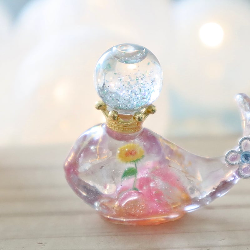 潤う手乗りクジラ【スノードーム】〜空と星座と一輪の向日葵品