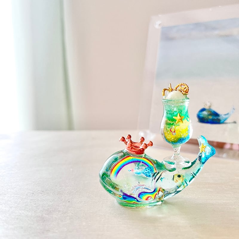 潤う手乗りクジラ【夢見るクリームソーダ】〜弧を描く虹の水族館