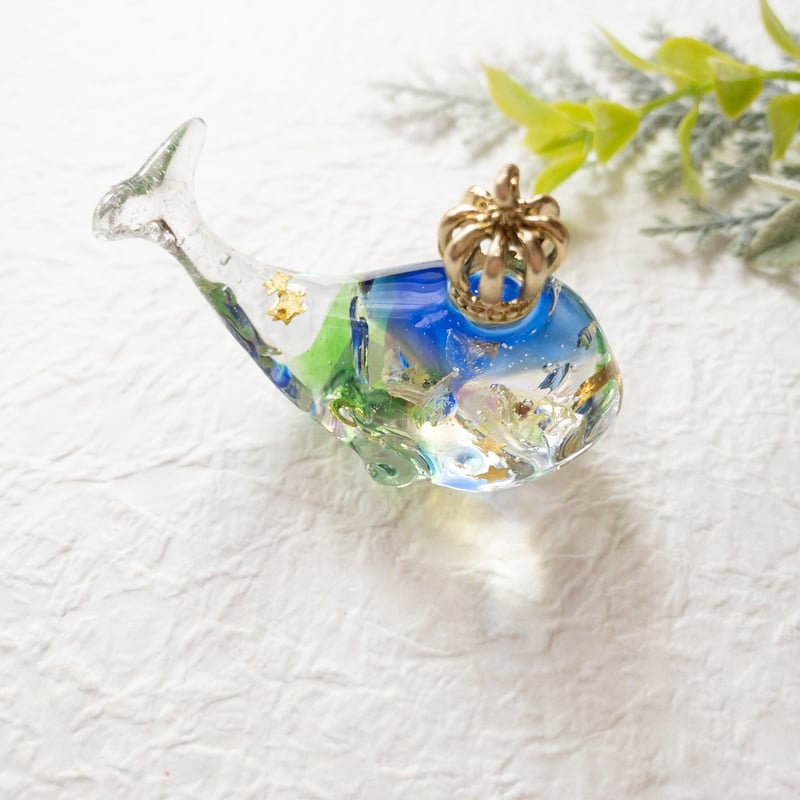 潤う手乗りクジラ～琉球の星空オーロラクジラ～ | irohaya.