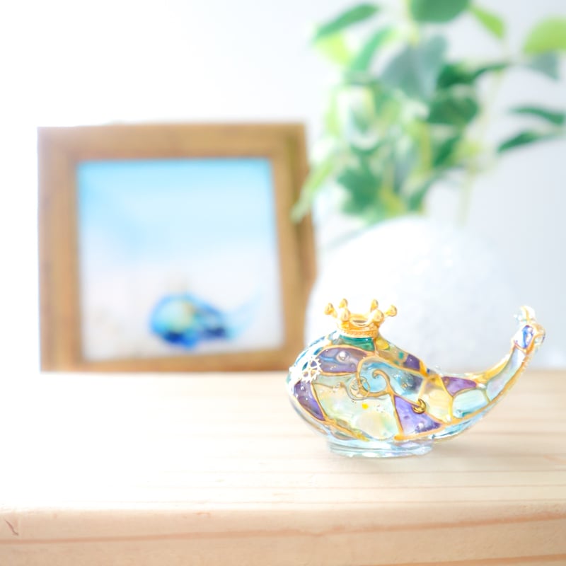 ステンドグラス風手乗りクジラ〜光の標本〜 | irohaya.