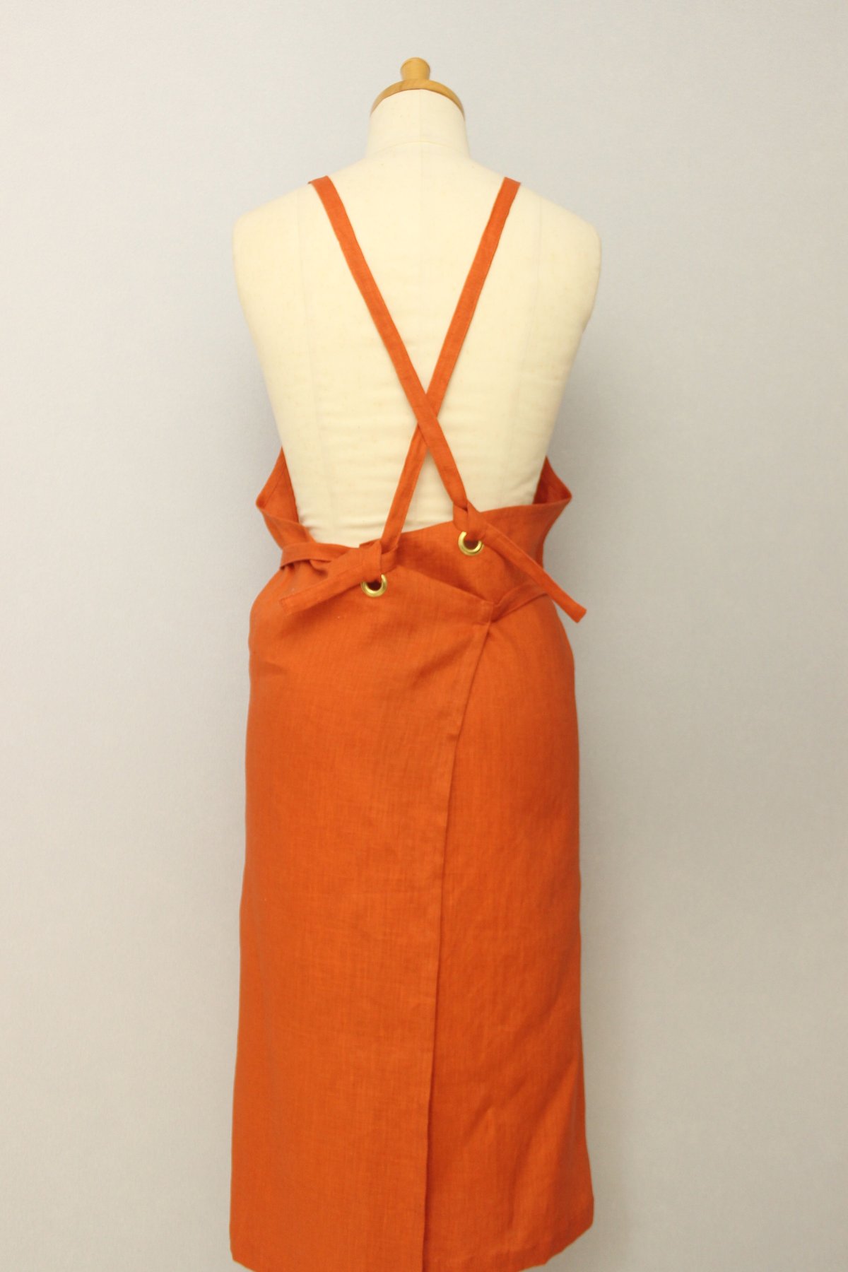 Eyelet switching apron】Orange | Rinyu
