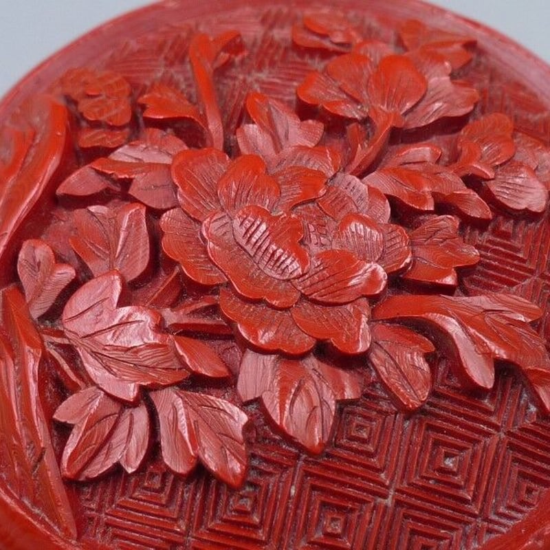 北京漆雕 内底七宝 剔紅 堆朱 唐草彫刻香合 | 昔縁